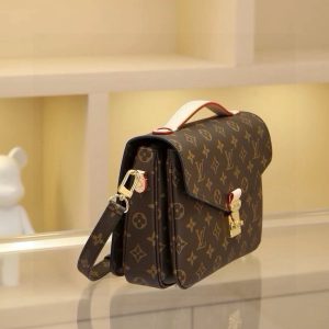 Alternative view of Pochette Metis handbag Its compact silhouette exudes elegance. Crafted from supple Monogram canvas, this petite piece features multiple practical pockets and compartments. Dimensions: 25 x 19 x 9 cm